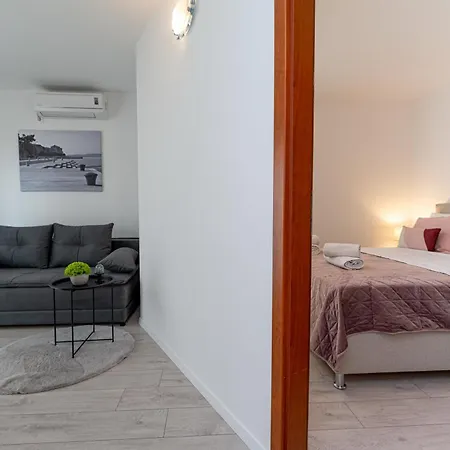 Kozina Apartman Zára